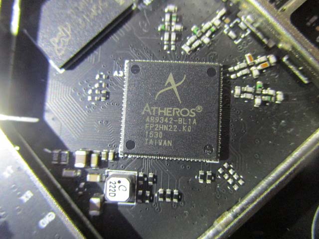 Atheros AR9342 Wi-Fi SoC and dense RF signal routing.