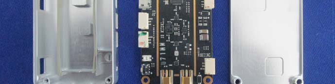 Main PCB with SoC, external antenna connectors, and metal enclosure halves