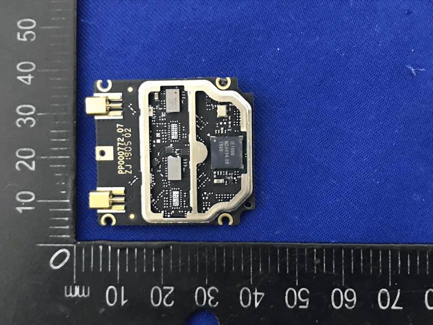 Custom IC with dual U.FL antenna connectors for diversity.
