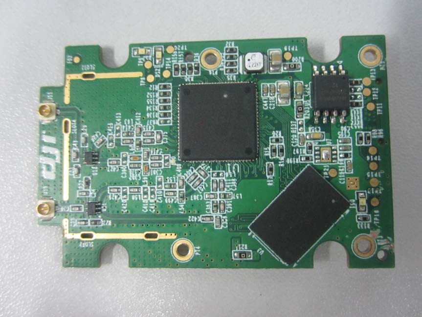Main processing PCB with SoC, memory, and RF trace connections
