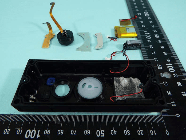 Internal view highlighting battery, power smoothing, and modular connectors.