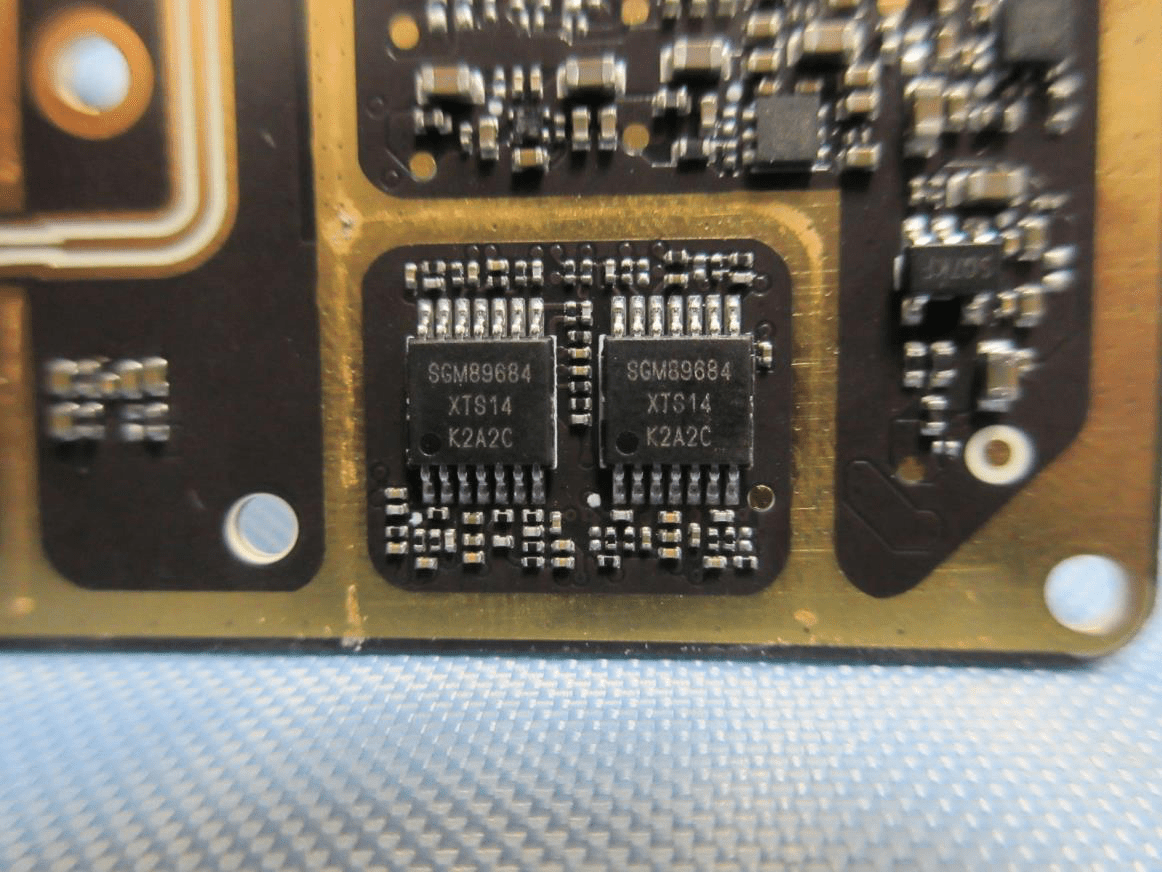 Analog front-end with dual SGM89684 op-amps and precision signal routing.