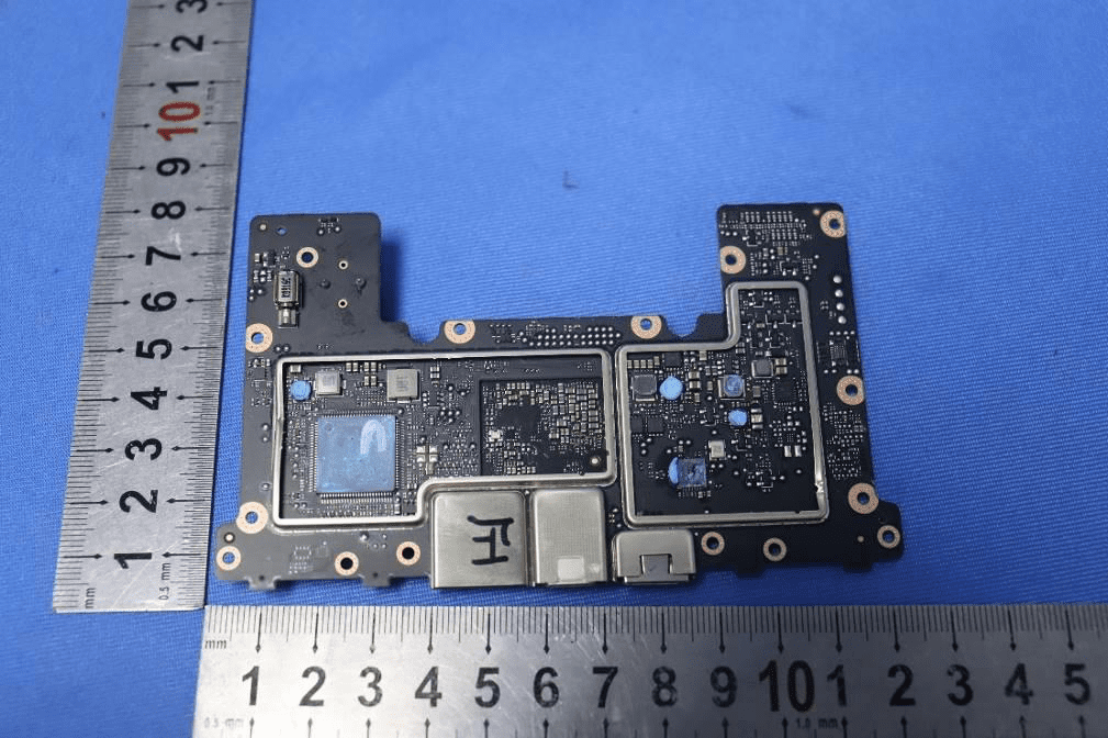 PCB section with SoC, memory, and advanced thermal management.