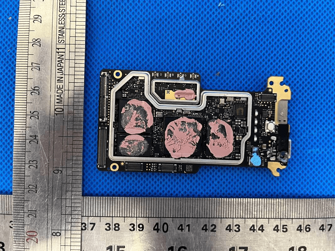 High-density PCB with SoC, memory, and RF/antenna interfaces.